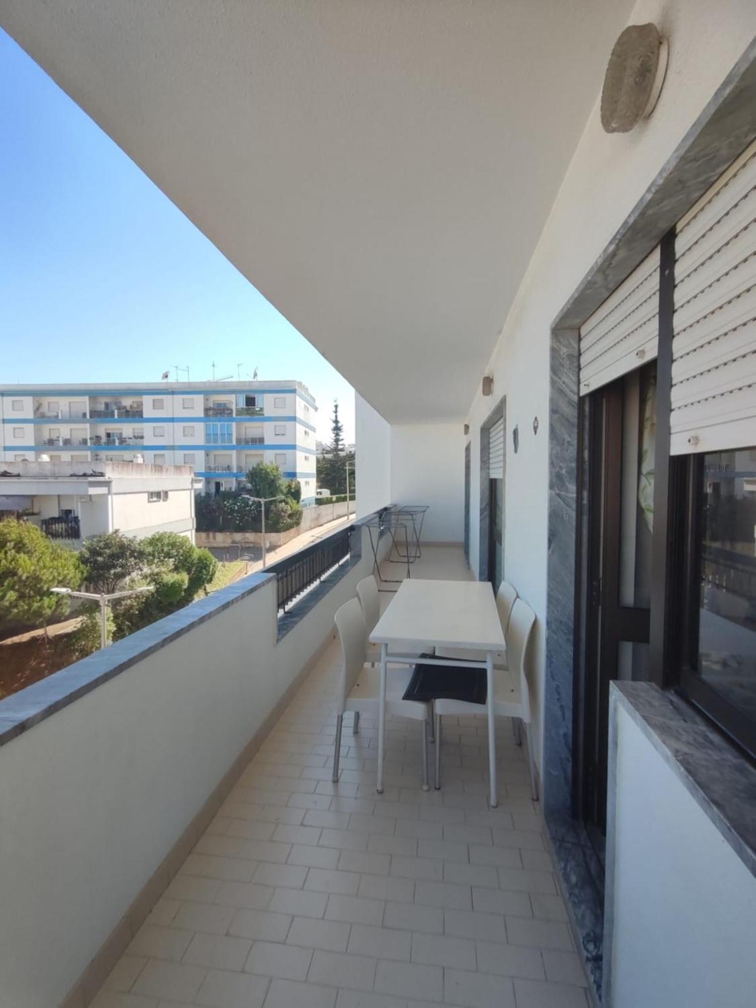 3 Bedrooms Balcony Flat Apartamento